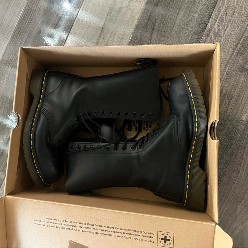 Black lace up mid calf air walk boots. - Picture 7 of 8